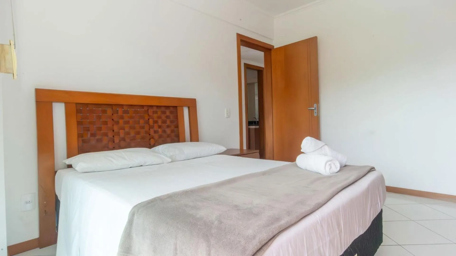 Apt 3 Quartos 500M Da Praia Em Canasvieiras Nk3260 Florianopolis 0*,  Brazil